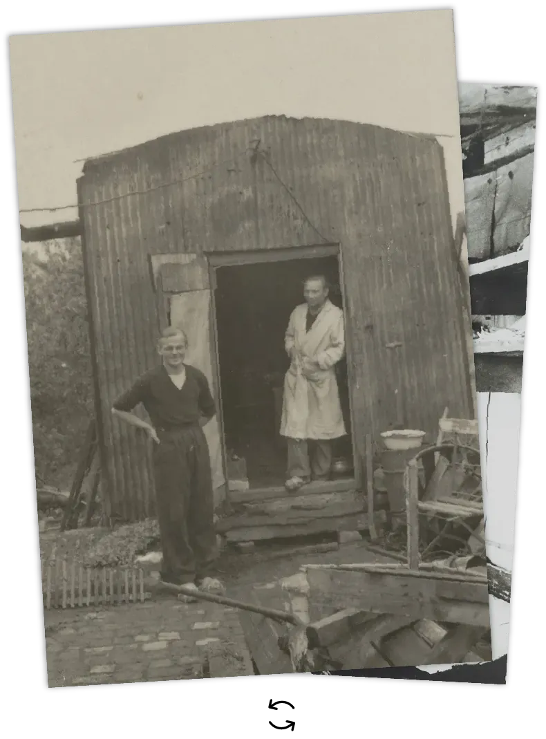 Zwei Arbeiter vor einer Notwohnung